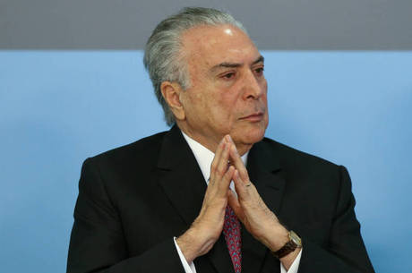 Seis em cada dez brasileiros defendem saída de Temer seguida de eleições diretas Seis em cada dez brasileiros defendem saída de Temer seguida de eleições diretas