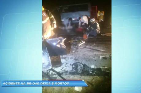 Motorista tentou desviar de bicicleta e atingiu uma van Motorista tentou desviar de bicicleta e atingiu uma van