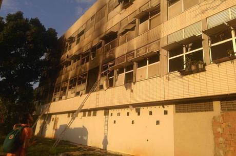 Fogo causa pânico em estudantes que moram no alojamento da UFRJ