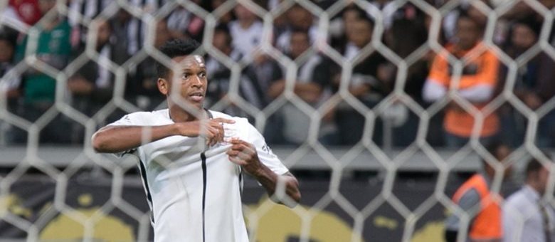 Jô, do Corinthians, marcou contra Atlético-MG seu 11º gol no Brasileirão