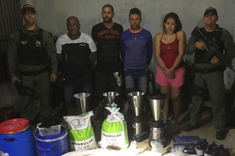 Todos já tinham passagem pela polícia por tráfico de drogas e porte ilegal de arma de fogo