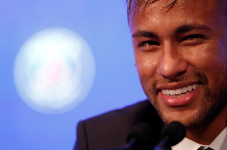 Neymar é apresentado no PSG: 'Estou empolgado para jogar e buscar os  títulos que o time merece' - Esporte - Extra Online