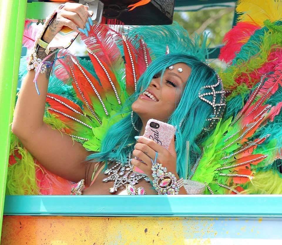 Rihanna Surge Sexy Em Carnaval De Barbados Fotos R7 Famosos E Tv