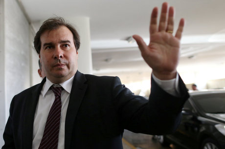 Resultado de imagem para Rodrigo Maia defende redução dos gastos públicos e critica aumento da meta fiscal do governo