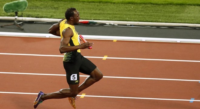 Usain Bolt se lesinou em sua última prova na carreira
