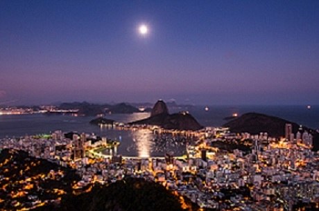 A beleza iluminada do Rio de Janeiro está mais solitária