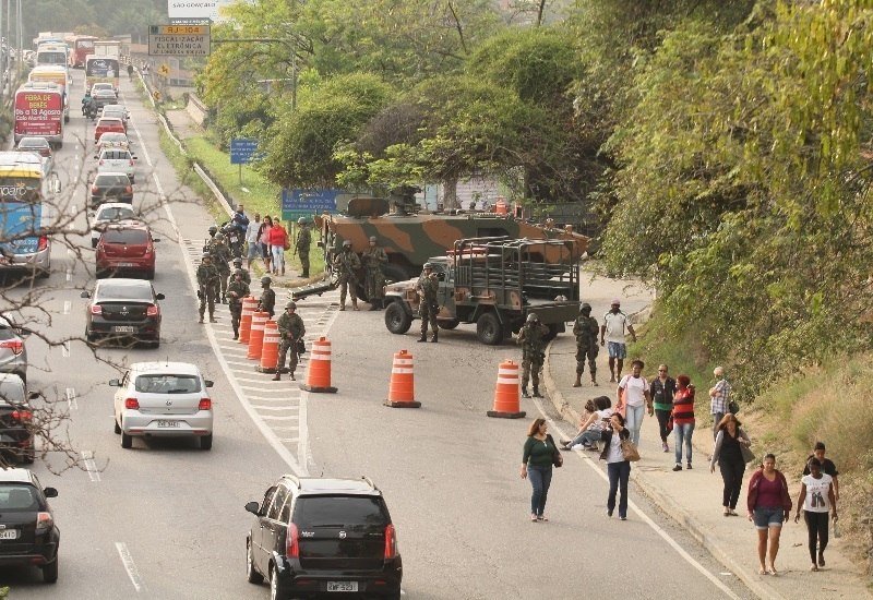Veja imagens da megaoperação na região metropolitana do Rio - Fotos ...
