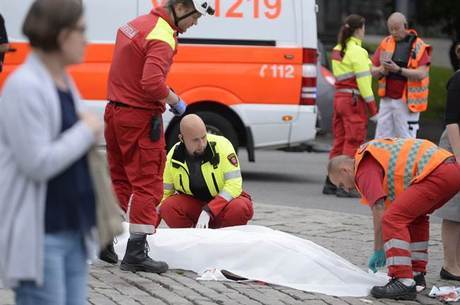 Duas pessoas morreram em ataque com faca, confirmou polícia finlandesa