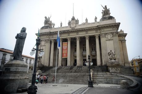 Câmara do Rio faz corte de gastos com carros oficiais