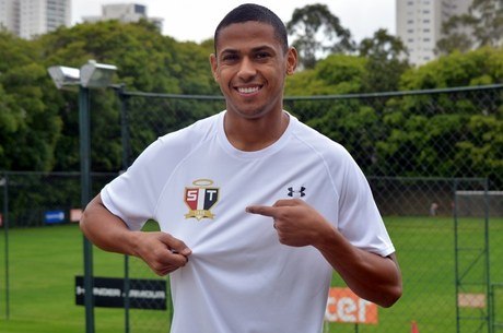 Bruno Alves é o novo reforço da zaga tricolor