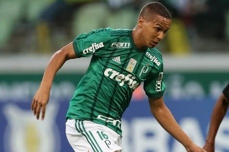 Brigão na Europa, Deyverson adota estilo paz e amor e mira seleção