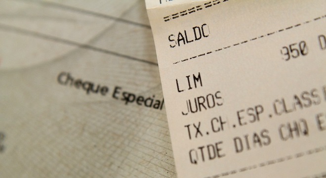 Alguns bancos já optam por não cobrar tarifa sobre cheque especial