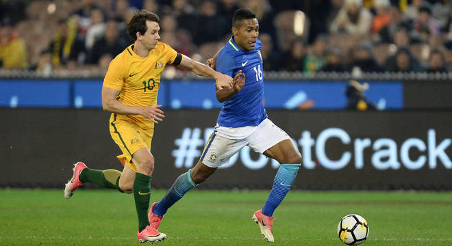 Alex Sandro defendeu a seleção brasileira em amistoso contra Austrália
