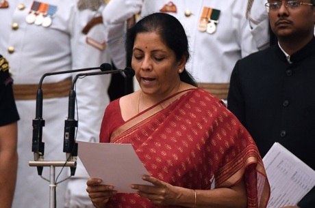 A vice-ministra de Comércio, Nirmala Sitharaman, foi renomeada ministra de Defesa