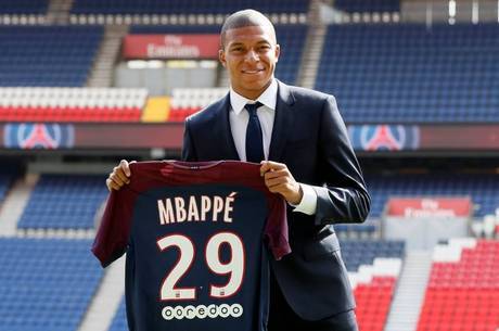 Saiba o que significa a comemoração de Mbappé, estrela da França e do PSG -  Esportes - R7 Lance