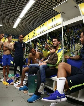 Neto ainda se recupera das les&otilde;es sofridas no acidente e mant&eacute;m vivo o sonho de voltar aos gramados.&nbsp;Em outubro, ele far&aacute; uma nova cirurgia no joelho direito&nbsp;