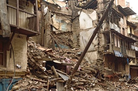 Se as luzes aparecem antes do sismo, podem servir como advertência para escapar a tempo de um desastre