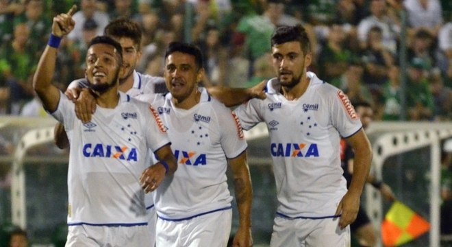 Rafinha marcou o primeiro gol do Cruzeiro na Arena Condá
