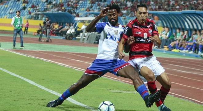 Atlético-GO e Bahia fizeram um jogo bastante brigado e equilibrado
Atlético-GO e Bahia fizeram um jogo bastante brigado e equilibrado