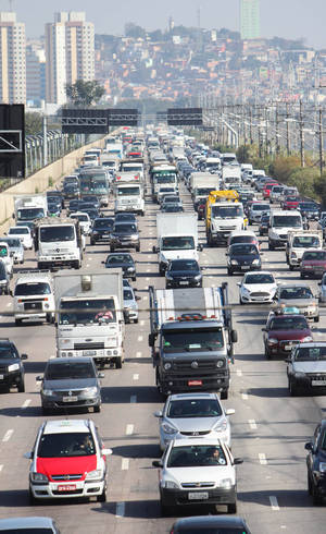 Na foto, marginal Pinheiros, em SP Na foto, marginal Pinheiros, em SP
