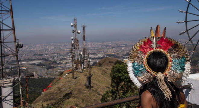Índios ocupam o pico do Jaraguá contra revogação de demarcação de terra
