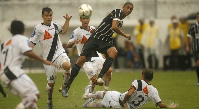 Com a camisa do Corinthians, Acosta não rendeu o mesmo dos tempos de Náutico