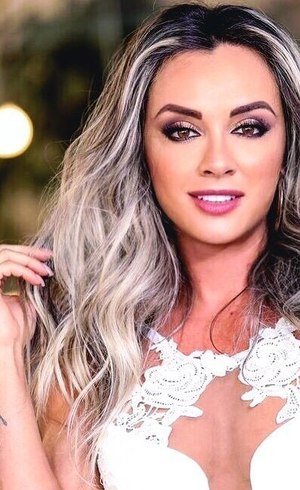 Juju Salimeni dispensa piscina para preservar cabelo platinado - Viva a  Vida - R7 Beleza