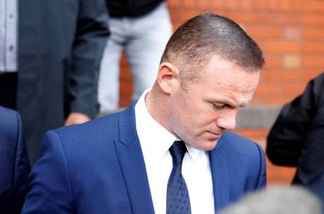 Rooney deixa o tribunal em Manchester, na Inglaterra
