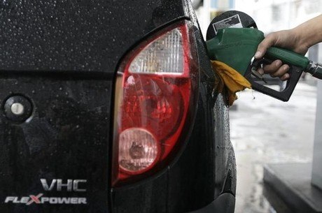 Litro da gasolina varia de R$ 3,52 a R$ 5,88 no Brasil