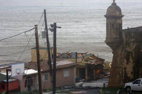 Furacão Maria derrubou paredes de várias casas Furacão Maria derrubou paredes de várias casas