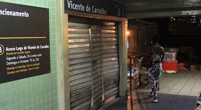 Portas da estação de Vicente de Carvalho foram quebradas
