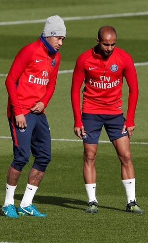 Lucas Moura estava infeliz pela perda de espaço no PSG Lucas Moura estava infeliz pela perda de espaço no PSG