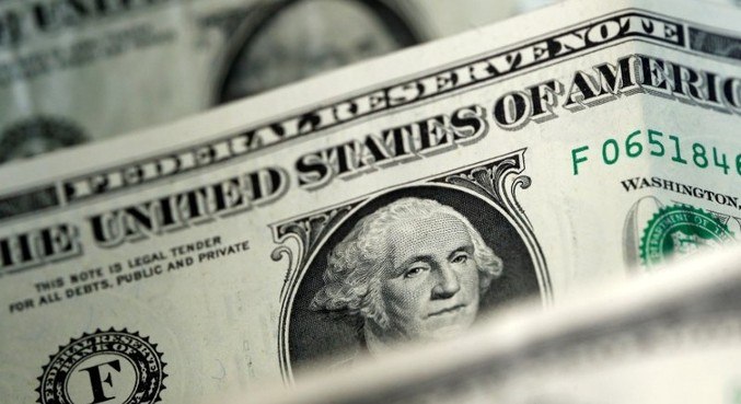 Valorização recente do dólar surge com receios políticos e fiscais domésticos