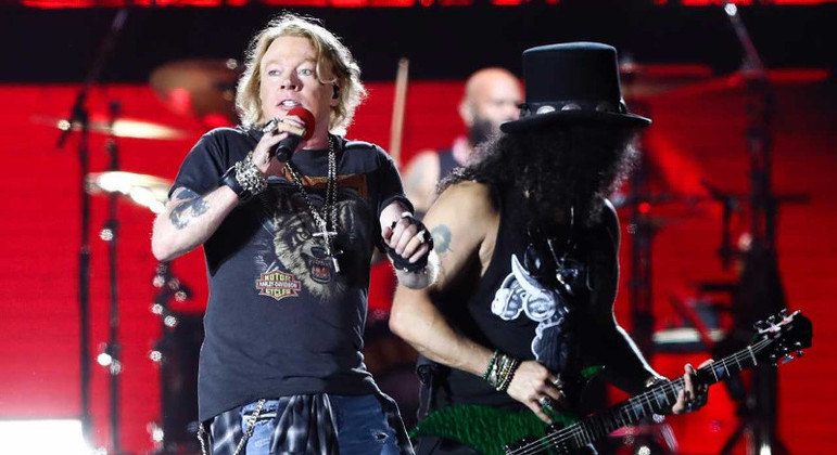 Axl e Slash durante show do Guns N' Roses