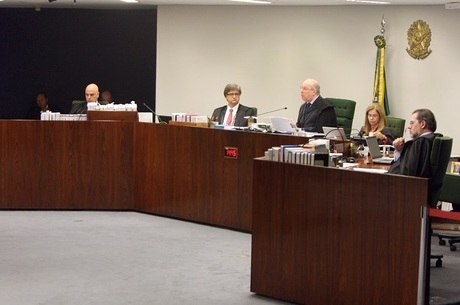 Supremo impôs restrições, mas impediu a prisão de Aécio