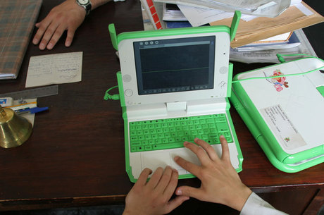 Meninas gravaram abusos com a 'xeibalita', como é chamado o notebook distribuído pelo governo uruguaio aos estudantes do país 'Mais frequente do que acreditamos'