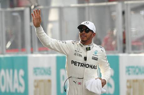Líder do Mundial, Hamilton larga na pole na Malásia
