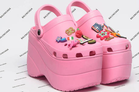 Crocs® lança modelo com superplataforma em Paris