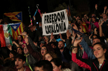 Catalunha realizou referendo sobre a separação em desafio à corte constitucional espanhola