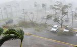 Porto Rico é um território dos Estados Unidos e teve ajuda coordenada pela agência FEMA (Federal Emergency Management
Agency), para recuperar a infra-estrutura, como os hospitais: 56 dos 68 estão agora parcialmente em funcionamento