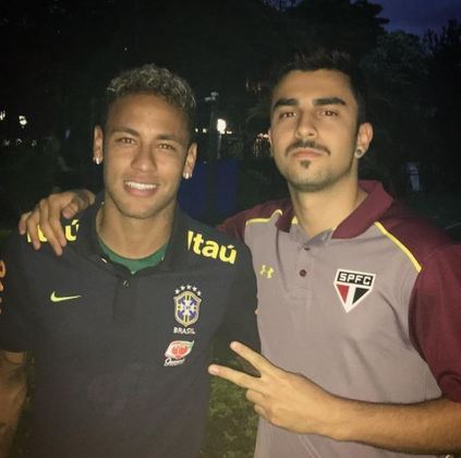 TNT Sports Brasil - Em entrevista à TV Palmeiras, o Neymar admitiu que tem  interesse de vestir a camisa de seu time de infância, o Palmeiras!