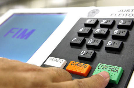 Eleitores têm até 23/08 para solicitar voto em trânsito Eleitores têm até 23/08 para solicitar voto em trânsito