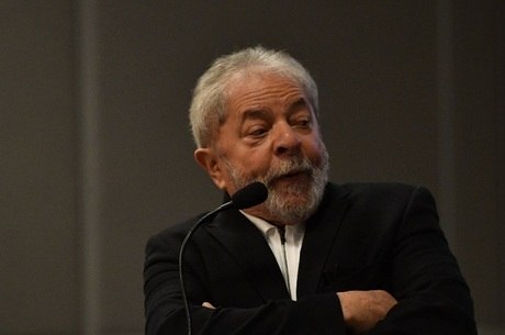Lula afirma que vai se candidatar à presidência