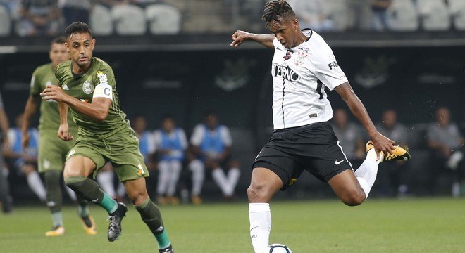 Corinthians supera Coritiba e volta a vencer no Campeonato ...