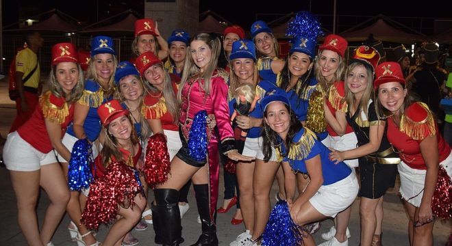 Diversos admiradores da artista foram a caráter e eram um show à parte