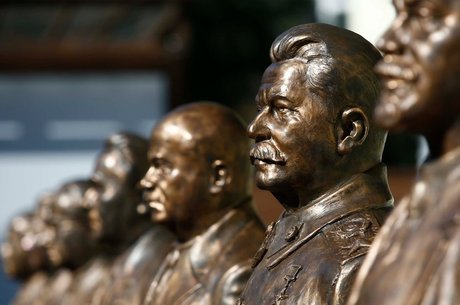 Bustos de líderes soviéticos em Moscou, na Rússia