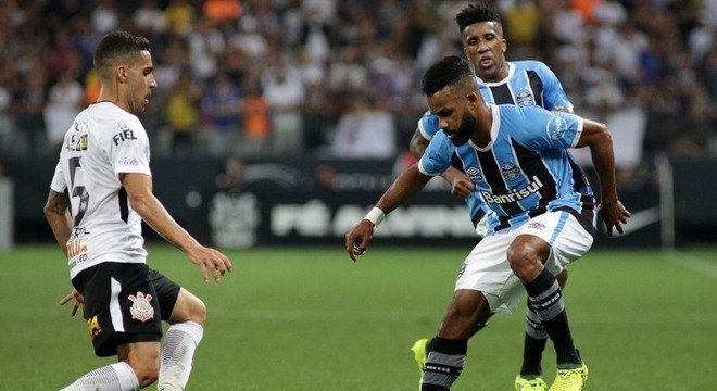 Corinthians e Grêmio fizeram um jogo bastante brigado pelo Brasileirão
