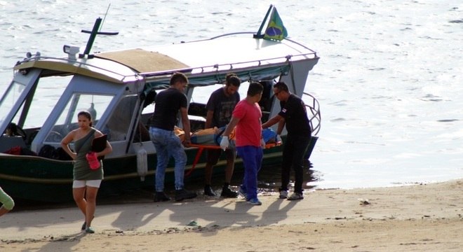 De acordo com o Greenpeace, havia cinco pessoas a bordo e uma delas morreu