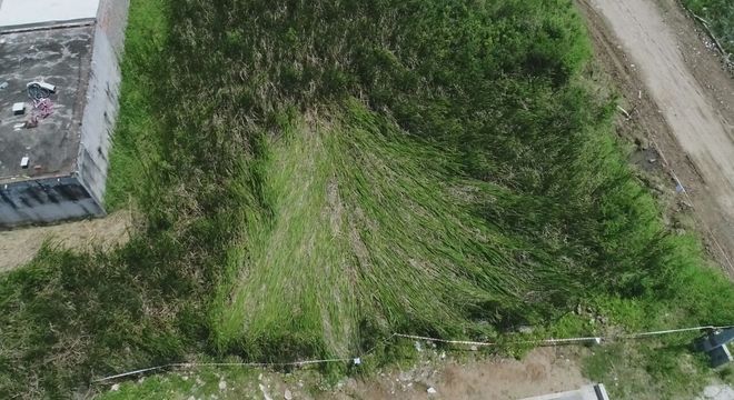 Local do pouso teve 13 metros de folhas amassadas e água que desapareceu
