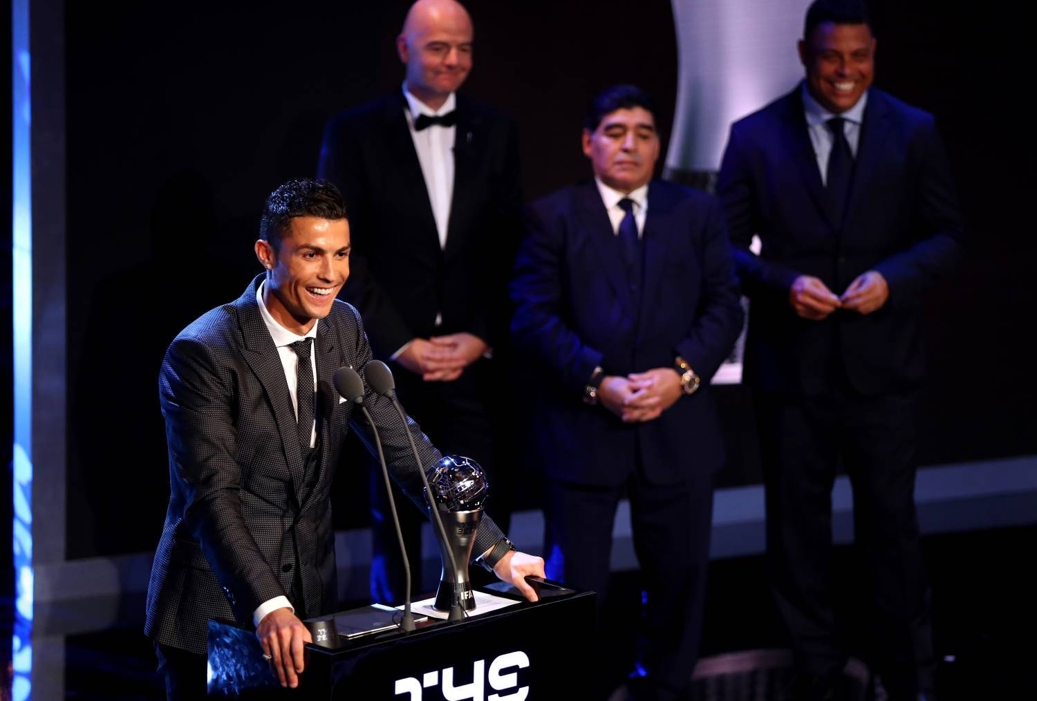 Cristiano Ronaldo Vence Melhor Do Mundo Pela 5 Vez E Iguala Messi